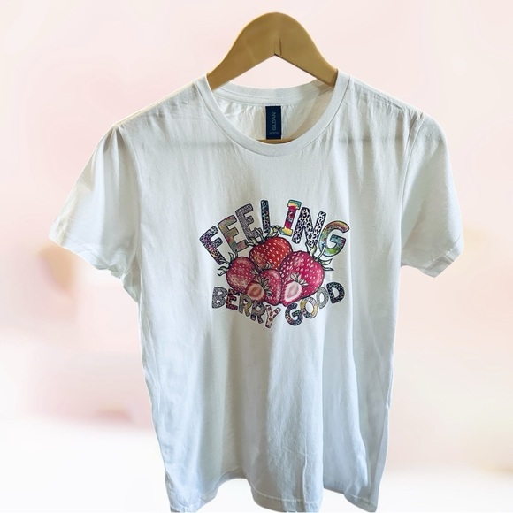 Gildan Tops - Hand-Pressed made "Feeling Berry Good" Graphic Tee - Size L, New